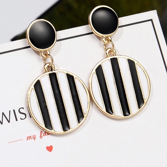 Black/White Lacquered & Gold Drop Earrings - Picture 3 of 7